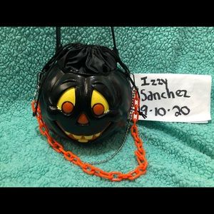 The beheaded vintage pumpkin crossbody bag